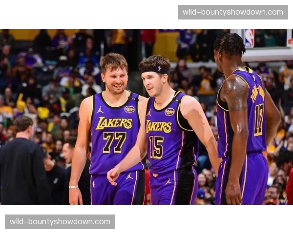 湖人迎里夫斯复出 其与艾顿挡拆配合效率联盟居首